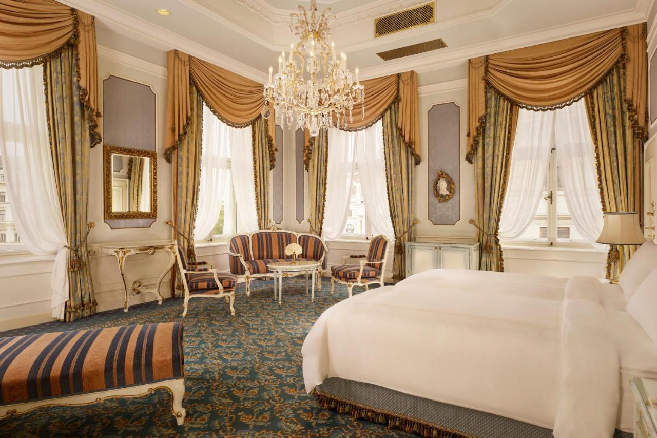 Imperial Junior Suite Two Twin Beds City View