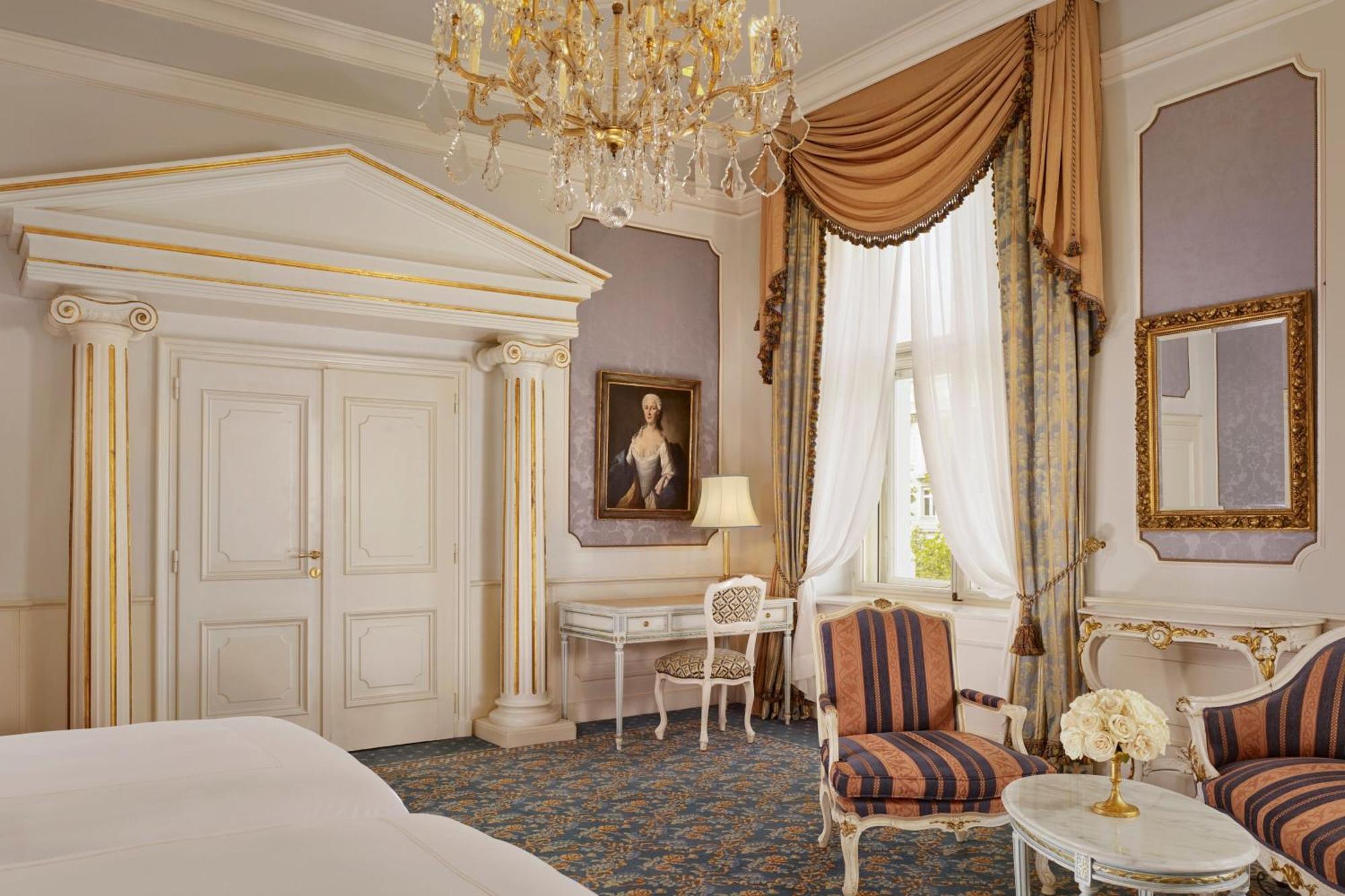 Imperial Junior Suite Two Twin Beds City View