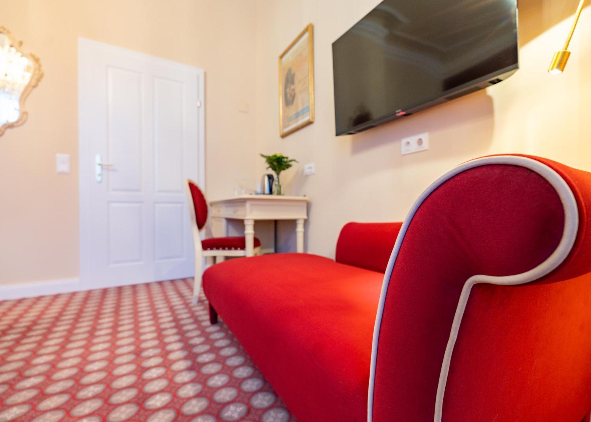 Large Double Room