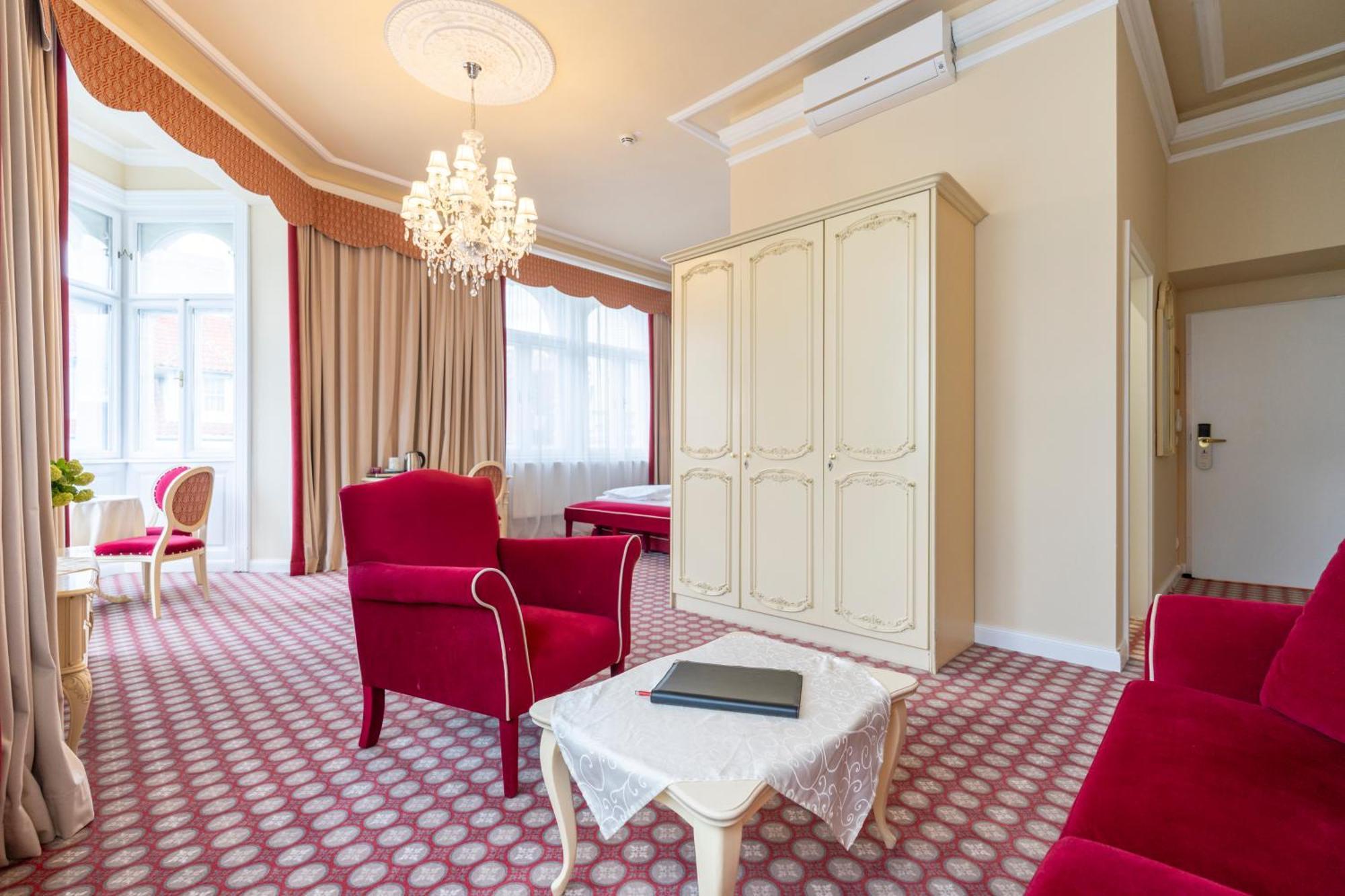 Deluxe Suite
