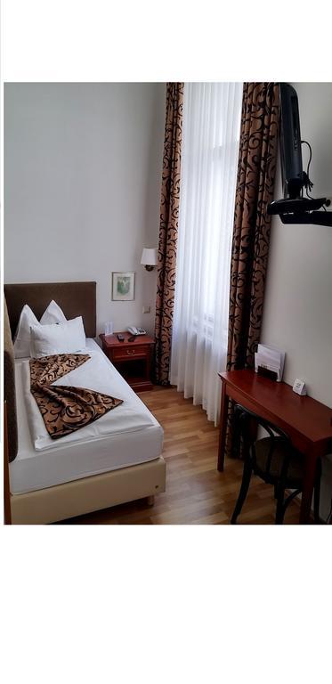 Single Room,699807181:JPEG
