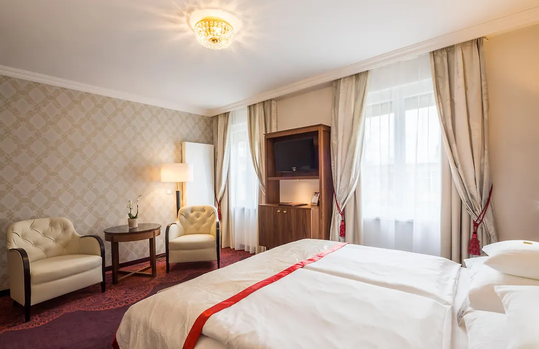 Hotel Stefanie-1