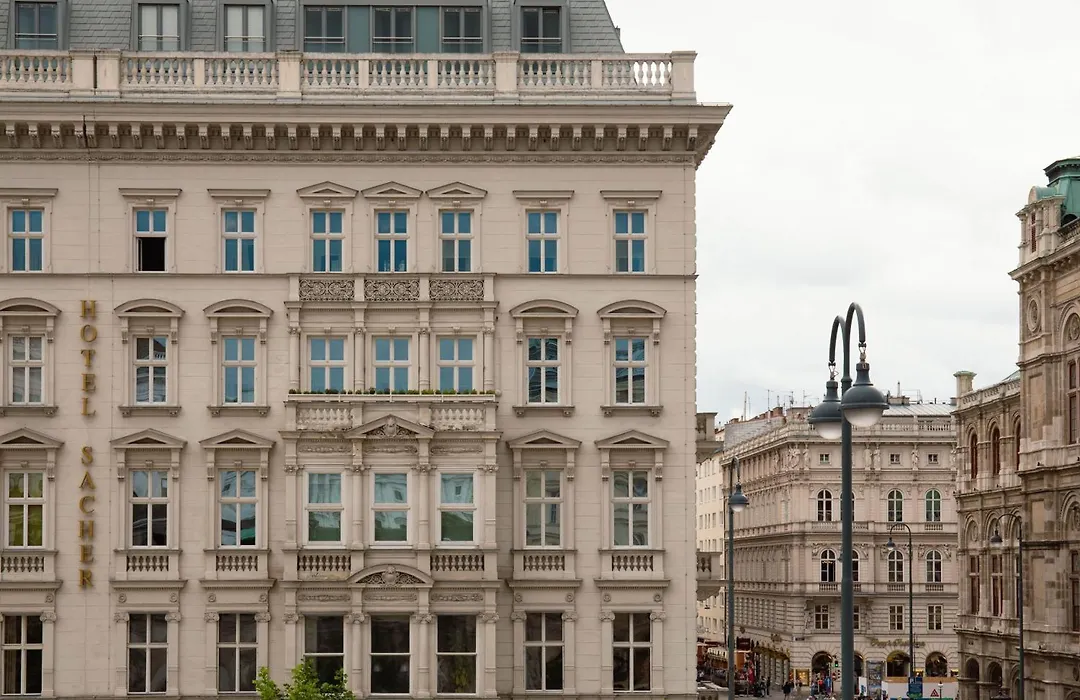 Miiro Palais Rudolf-1